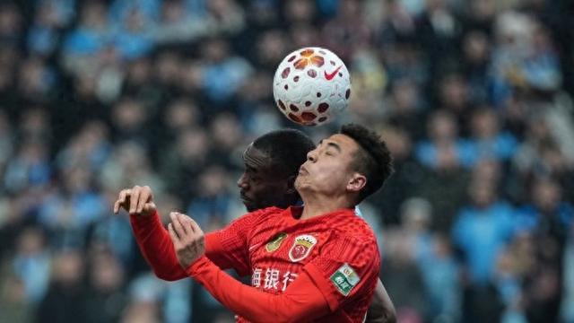 betvictor伟德-观察：没有利刃时盾牌也是进攻利器，海港依靠“定位导弹”赢下保级大战有启示